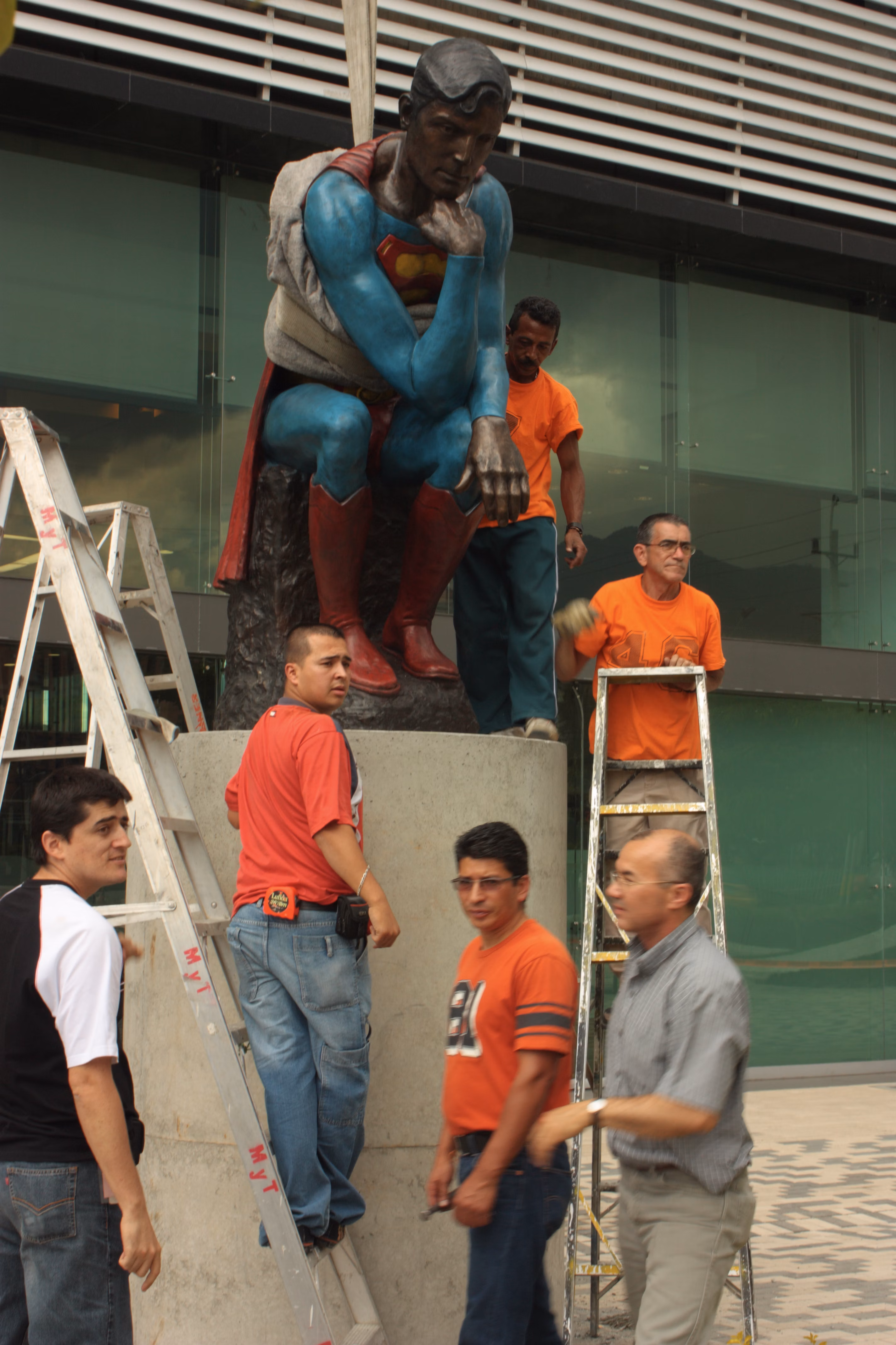 Instalación de El Pensador
